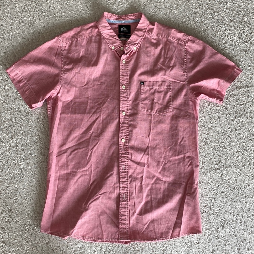 🥰Quicksilver Men’s short sleeve button down shirt. MODERN FIT, size L